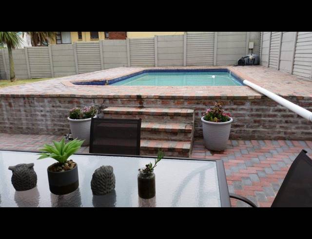 3 BEDROOM HOUSE RENTED IN ROWALLAN PARK